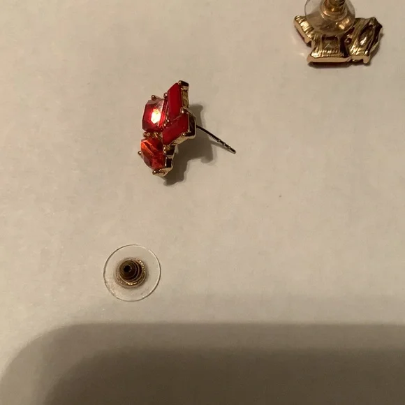 Never worn pretty red studs - Picture 4 of 5